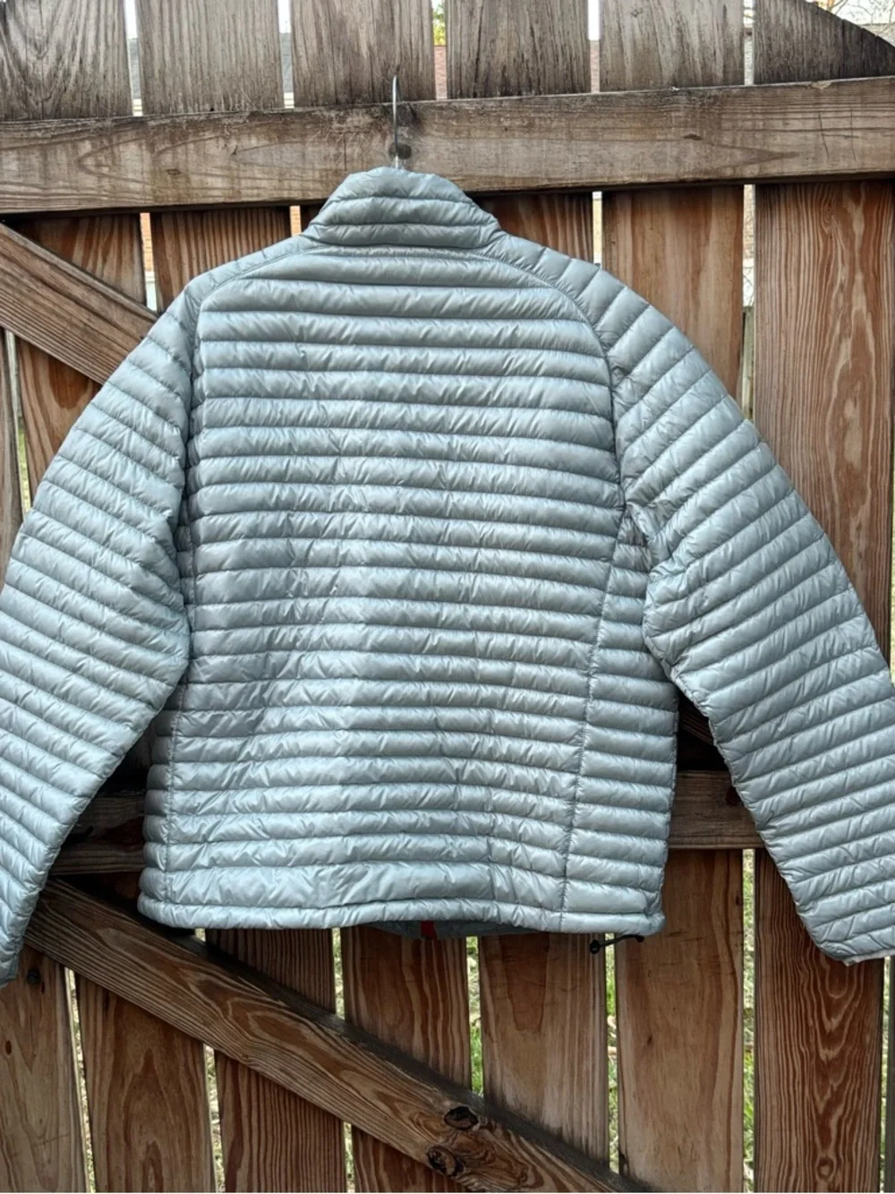 LL Bean Mens Ultralight 850 Down Jacket. Size XL. Color silver. - Picture 3 of 8